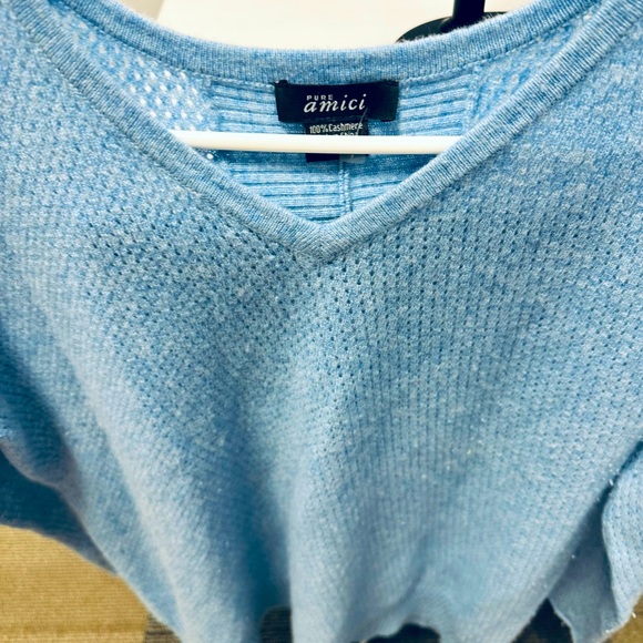 Pure Amici Women’s 100% Cashmere V-Neck Bottom Open Cut Light Blue Sweater S - Picture 2 of 8